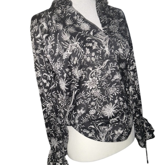 Floral Black and White Women's Top - Picture 2 of 4